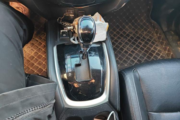 Used Nissan X-Trail 2017 2.5L CVT Luxury Edition 4WD Gear Lever