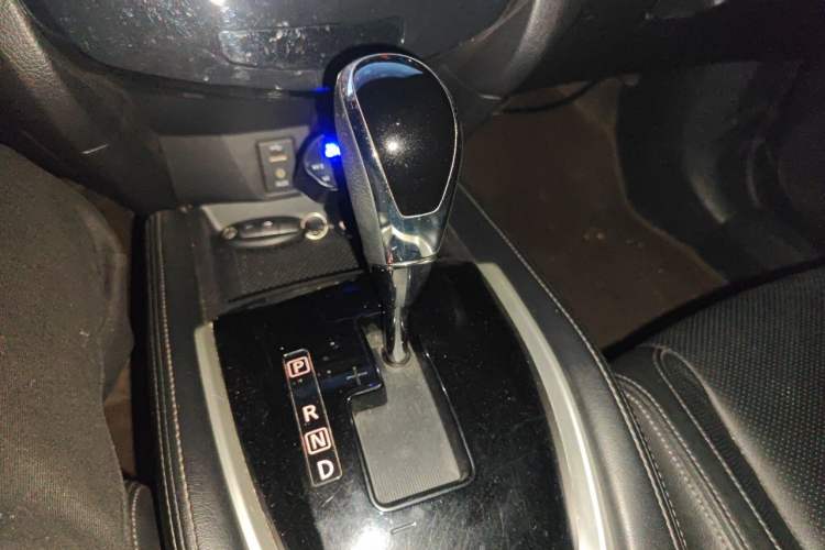 Used Nissan X-Trail 2017 2.0L CVT Comfort Edition 2WD Gear Lever