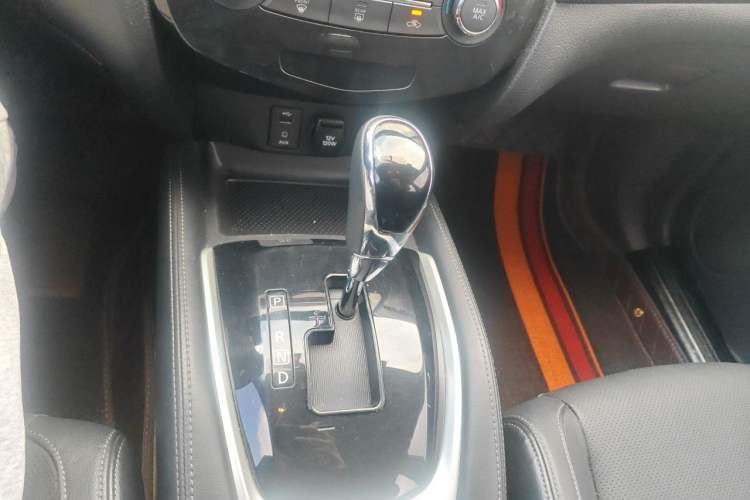 Used Nissan X-Trail 2017 2.0L CVT Comfort Edition 2WD Gear Lever
