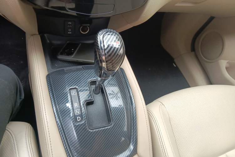 Used Nissan X-Trail 2017 2.0L CVT Comfort Edition 2WD Gear Lever