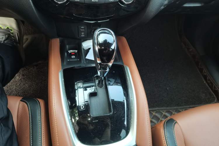 Used Nissan X-Trail 2017 2.5L CVT Ultimate Edition 4WD Gear Lever