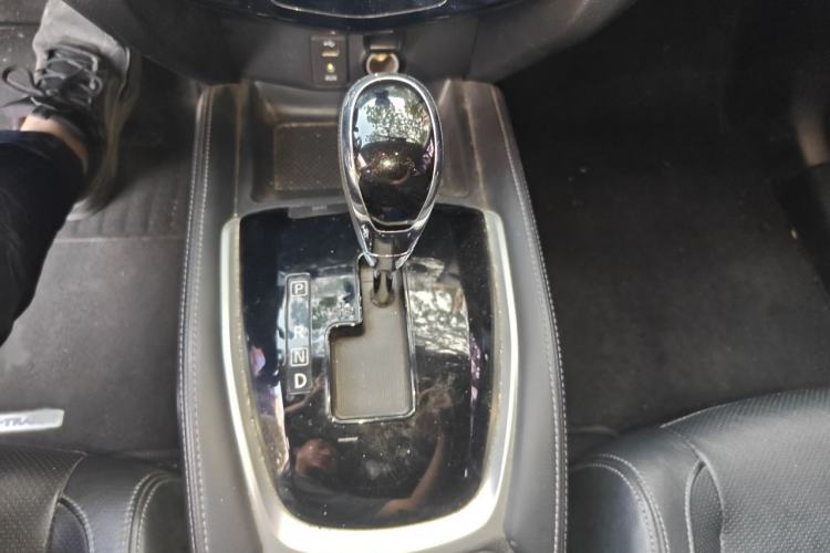 Used Nissan X-Trail 2017 2.0L CVT Comfort Edition 2WD Gear Lever
