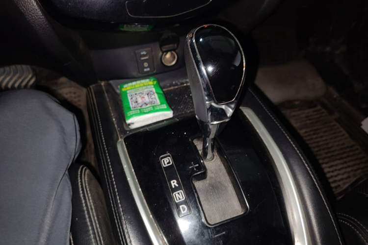 Used Nissan X-Trail 2017 2.0L CVT Comfort Edition 2WD Gear Lever