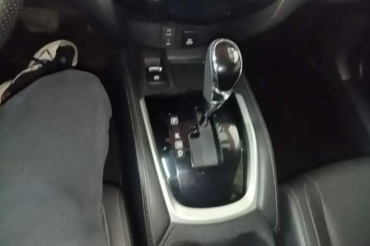 Used Nissan X-Trail 2017 2.5L CVT Leading Edition 4WD Gear Lever