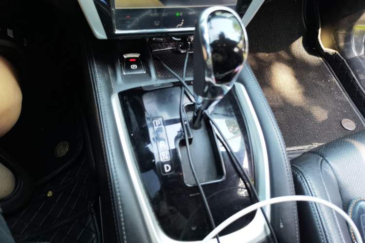 Used Nissan X-Trail 2017 2.5L CVT Luxury Edition 4WD Gear Lever