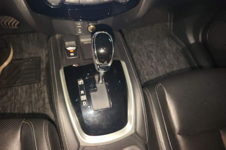 Used Nissan X-Trail 2017 2.5L CVT Luxury Edition 4WD Gear Lever