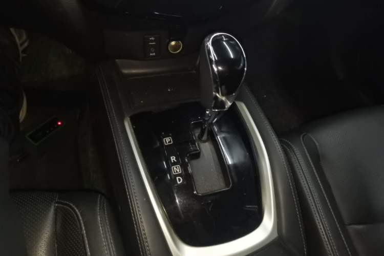 Used Nissan X-Trail 2017 2.0L CVT Comfort Edition 2WD Gear Lever