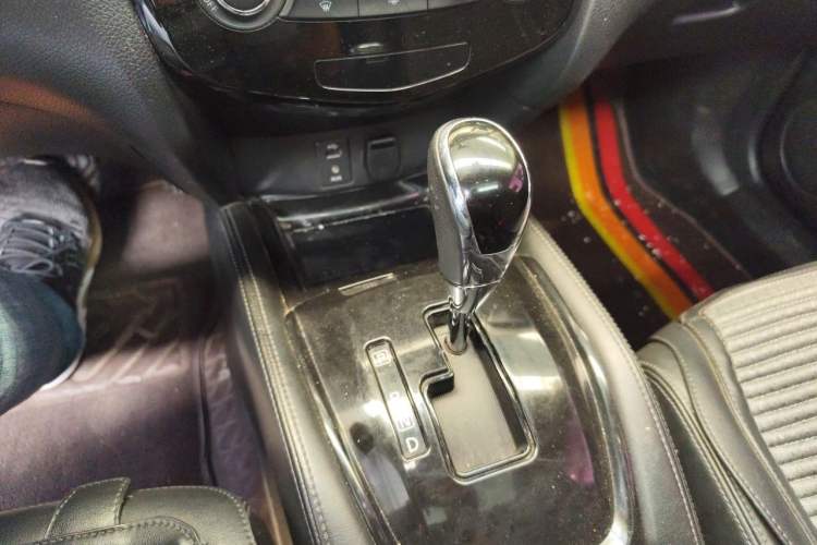 Used Nissan X-Trail 2017 2.0L CVT Comfort Edition 2WD Gear Lever