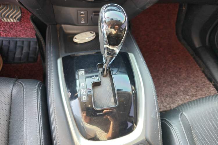 Used Nissan X-Trail 2017 2.0L CVT Comfort Edition 2WD Gear Lever