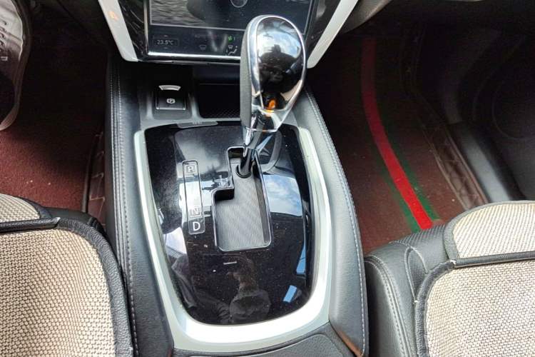 Used Nissan X-Trail 2017 2.5L CVT Luxury Edition 4WD Gear Lever