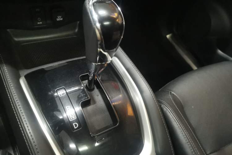Used Nissan X-Trail 2017 2.0L CVT Comfort Edition 2WD Gear Lever