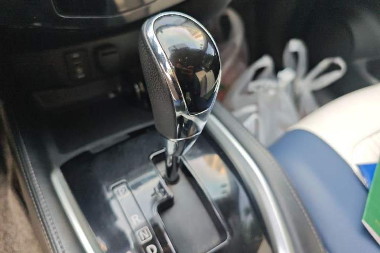 Used Nissan X-Trail 2017 2.0L CVT Comfort Edition 2WD Gear Lever