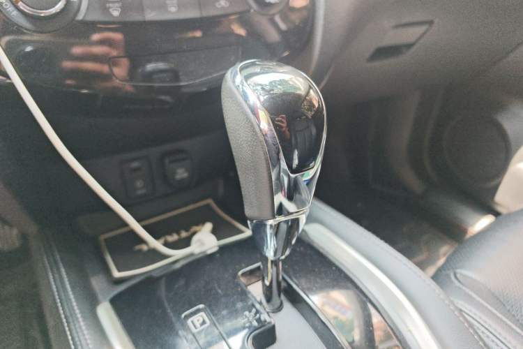 Used Nissan X-Trail 2017 2.0L CVT Comfort Edition 2WD Gear Lever