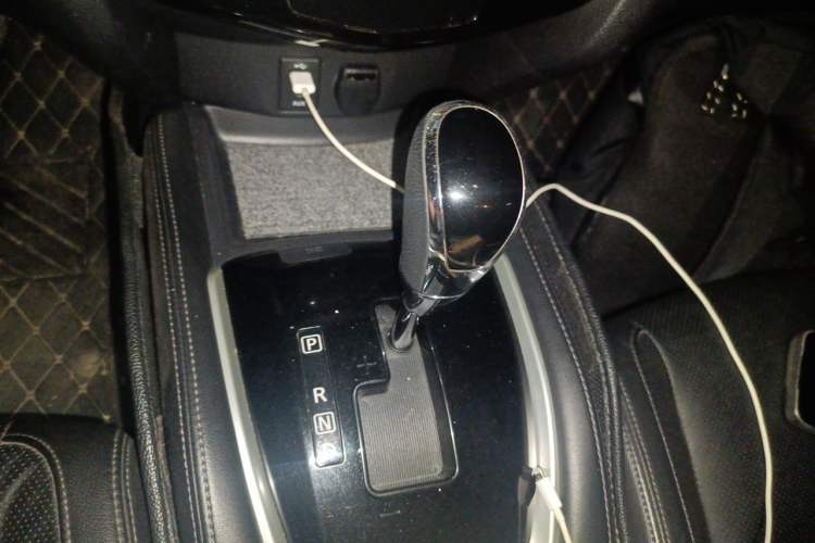 Used Nissan X-Trail 2017 2.0L CVT Comfort Edition 2WD Gear Lever