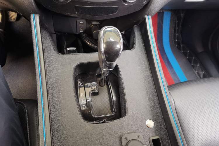 Used Nissan X-Trail 2017 2.5L CVT 7-Seater Leading Edition 4WD Gear Lever