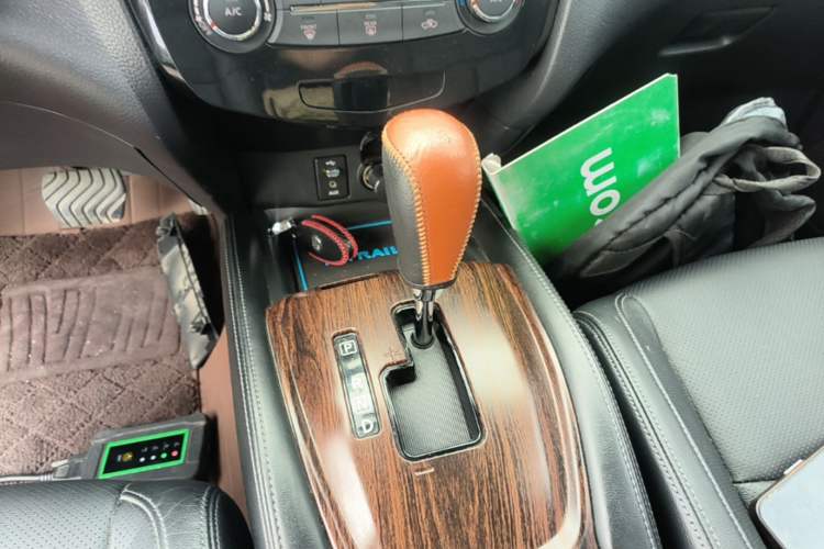 Used Nissan X-Trail 2017 2.0L CVT Comfort Edition 2WD Gear Lever