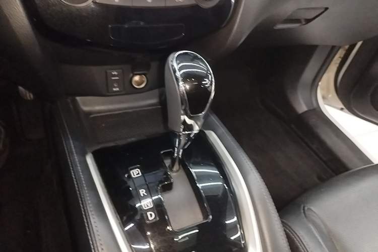 Used Nissan X-Trail 2017 2.0L CVT Comfort Edition 2WD Gear Lever