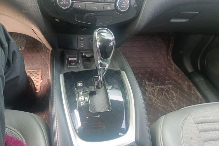Used Nissan X-Trail 2017 2.5L CVT Leading Edition 4WD Gear Lever