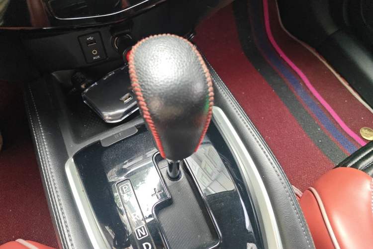 Used Nissan X-Trail 2017 2.0L CVT Comfort Edition 2WD Gear Lever