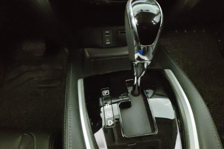 Used Nissan X-Trail 2017 2.0L CVT Comfort Edition 2WD Gear Lever