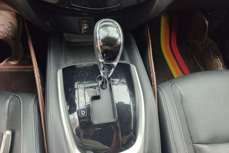 Used Nissan X-Trail 2017 2.0L CVT Comfort Edition 2WD Gear Lever
