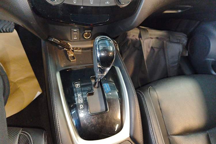 Used Nissan X-Trail 2017 2.0L CVT Comfort Edition 2WD Gear Lever