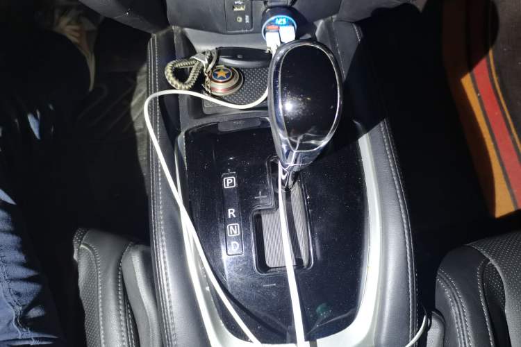Used Nissan X-Trail 2017 2.0L CVT Comfort Edition 2WD Gear Lever