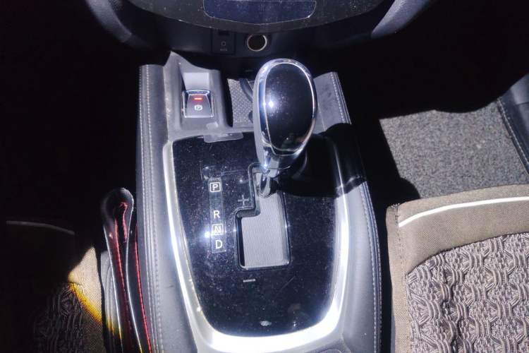 Used Nissan X-Trail 2017 2.5L CVT Luxury Edition 4WD Gear Lever