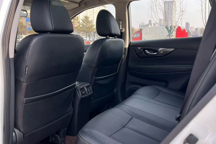 Used Nissan X-Trail 2017 2.0L CVT Comfort Edition 2WD Interior 1