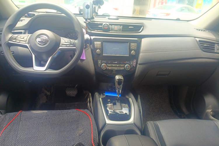 Used Nissan X-Trail 2017 2.5L CVT Leading Edition 4WD Interior 2