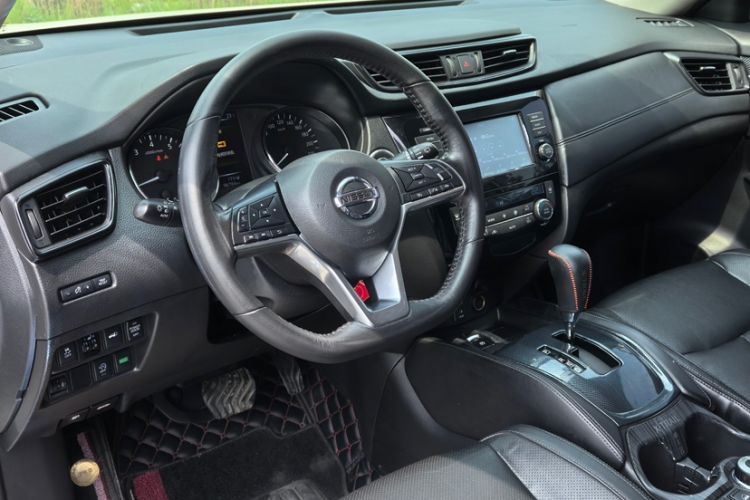 Used Nissan X-Trail 2017 2.5L CVT Luxury Edition 4WD Interior 2