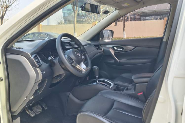 Used Nissan X-Trail 2017 2.0L CVT Comfort Edition 2WD Interior 2