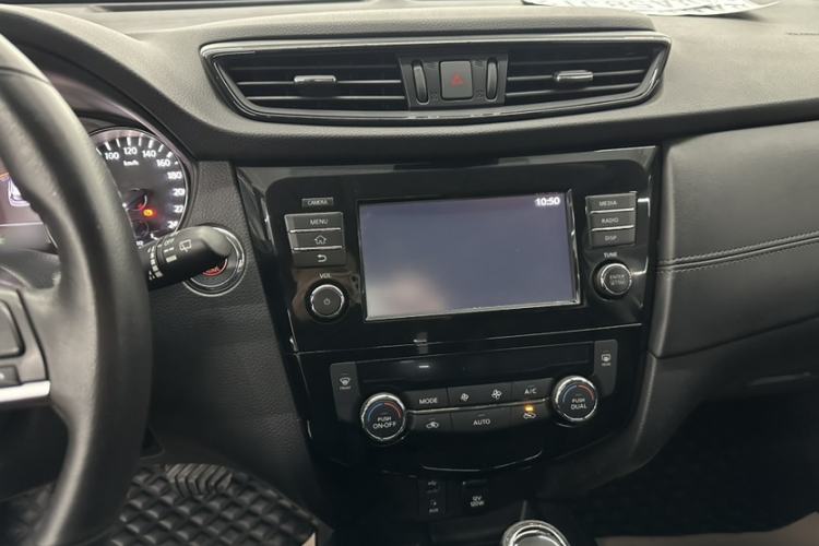 Used Nissan X-Trail 2017 2.5L CVT Luxury Edition 4WD Interior 2