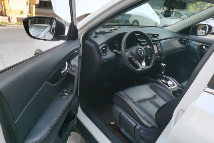 Used Nissan X-Trail 2017 2.0L CVT Comfort Edition 2WD Interior 3