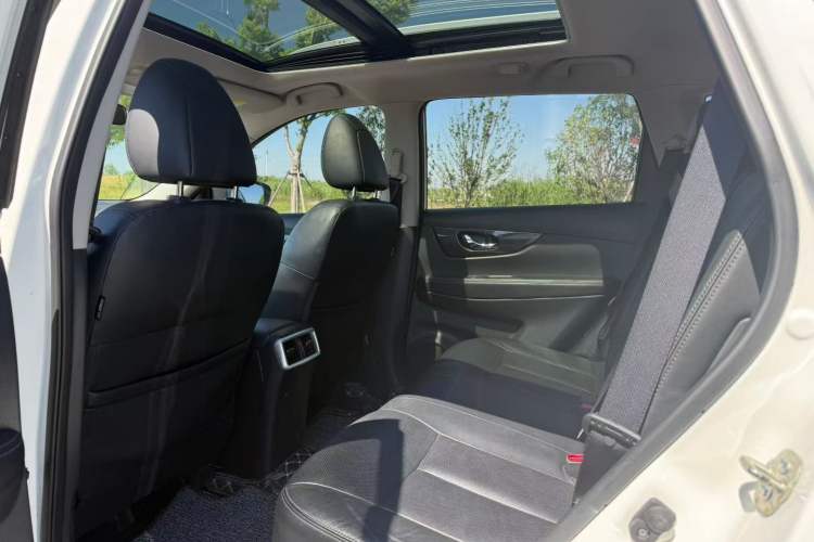 Used Nissan X-Trail 2017 2.0L CVT Comfort Edition 2WD Interior 3