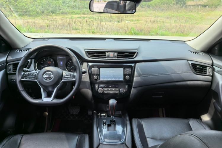 Used Nissan X-Trail 2017 2.5L CVT Luxury Edition 4WD Interior 3