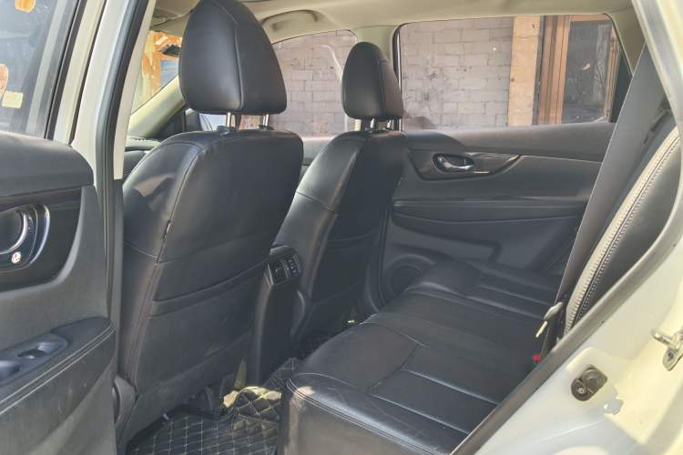 Used Nissan X-Trail 2017 2.0L CVT Comfort Edition 2WD Interior 3
