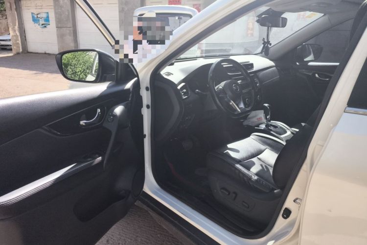 Used Nissan X-Trail 2017 2.5L CVT Luxury Edition 4WD Interior 3