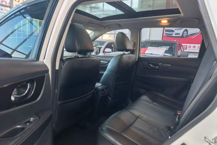 Used Nissan X-Trail 2017 2.0L CVT Comfort Edition 2WD Interior 3