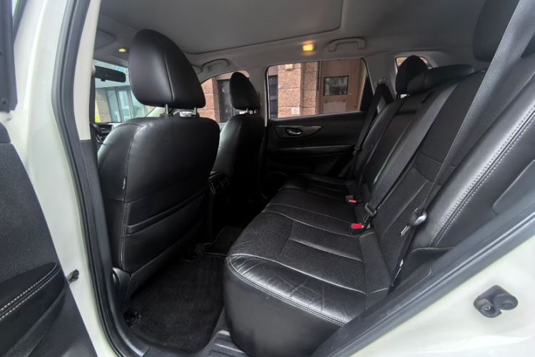 Used Nissan X-Trail 2017 2.0L CVT Comfort Edition 2WD Interior 3