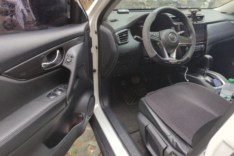 Used Nissan X-Trail 2017 2.0L CVT Comfort Edition 2WD Interior 3