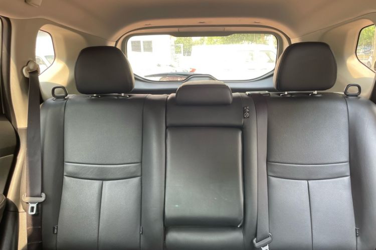 Used Nissan X-Trail 2017 2.0L CVT Comfort Edition 2WD Interior 3
