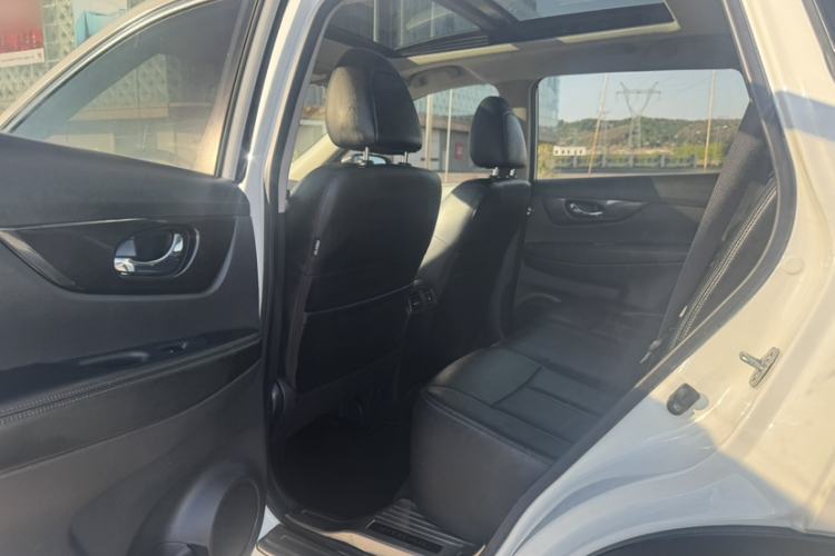 Used Nissan X-Trail 2017 2.0L CVT Comfort Edition 2WD Interior 3