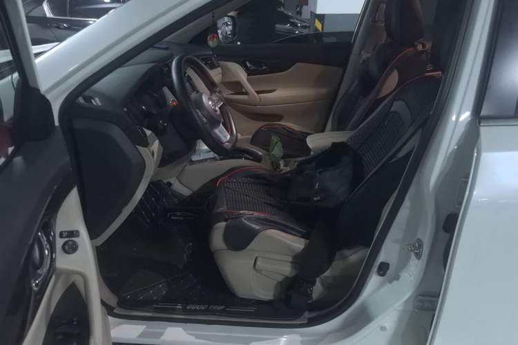 Used Nissan X-Trail 2017 2.0L CVT Comfort Edition 2WD Interior 3