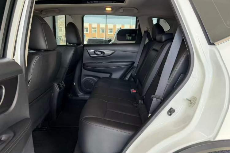 Used Nissan X-Trail 2017 2.0L CVT Comfort Edition 2WD Interior 4