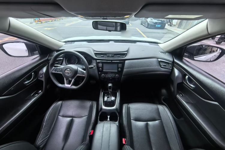 Used Nissan X-Trail 2017 2.0L CVT Comfort Edition 2WD Interior 4