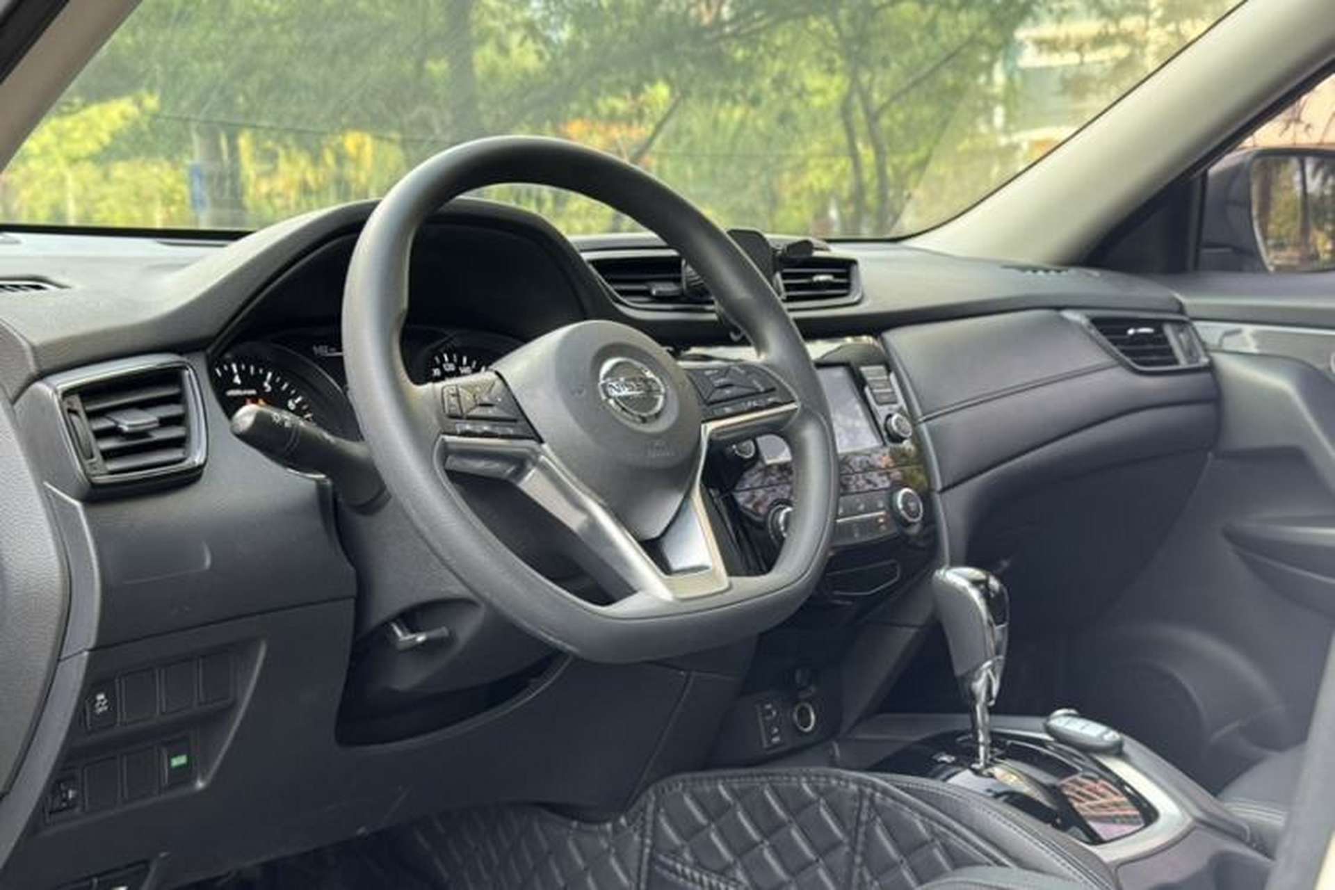 Used Nissan X-Trail 2017 2.0L CVT Comfort Edition 2WD Interior 4