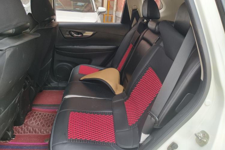 Used Nissan X-Trail 2017 2.0L CVT Comfort Edition 2WD Interior 4
