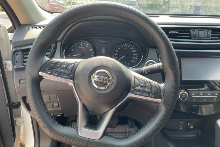 Used Nissan X-Trail 2017 2.0L CVT Comfort Edition 2WD Interior 4