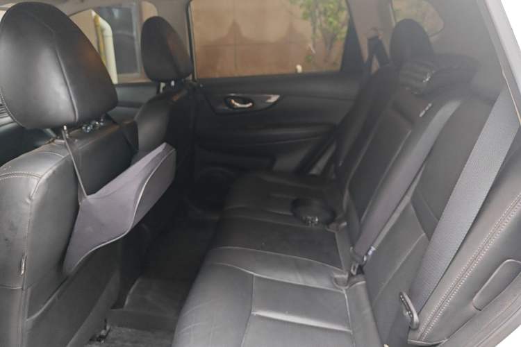 Used Nissan X-Trail 2017 2.0L CVT Comfort Edition 2WD Interior 4